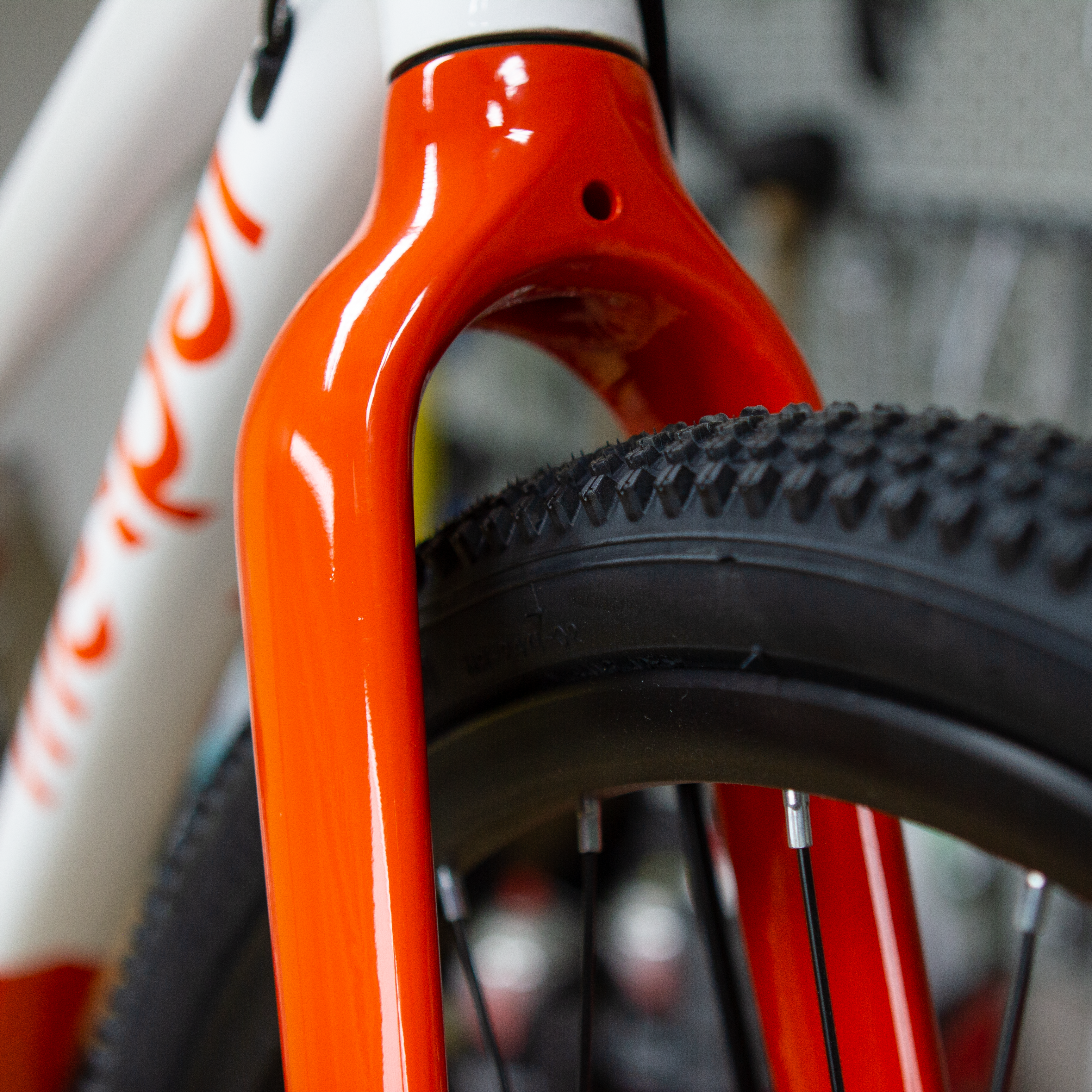 Kinderfahrrad / Jugendfahrrad Reifen mit Profil verzahnt für Gravel und Schotter