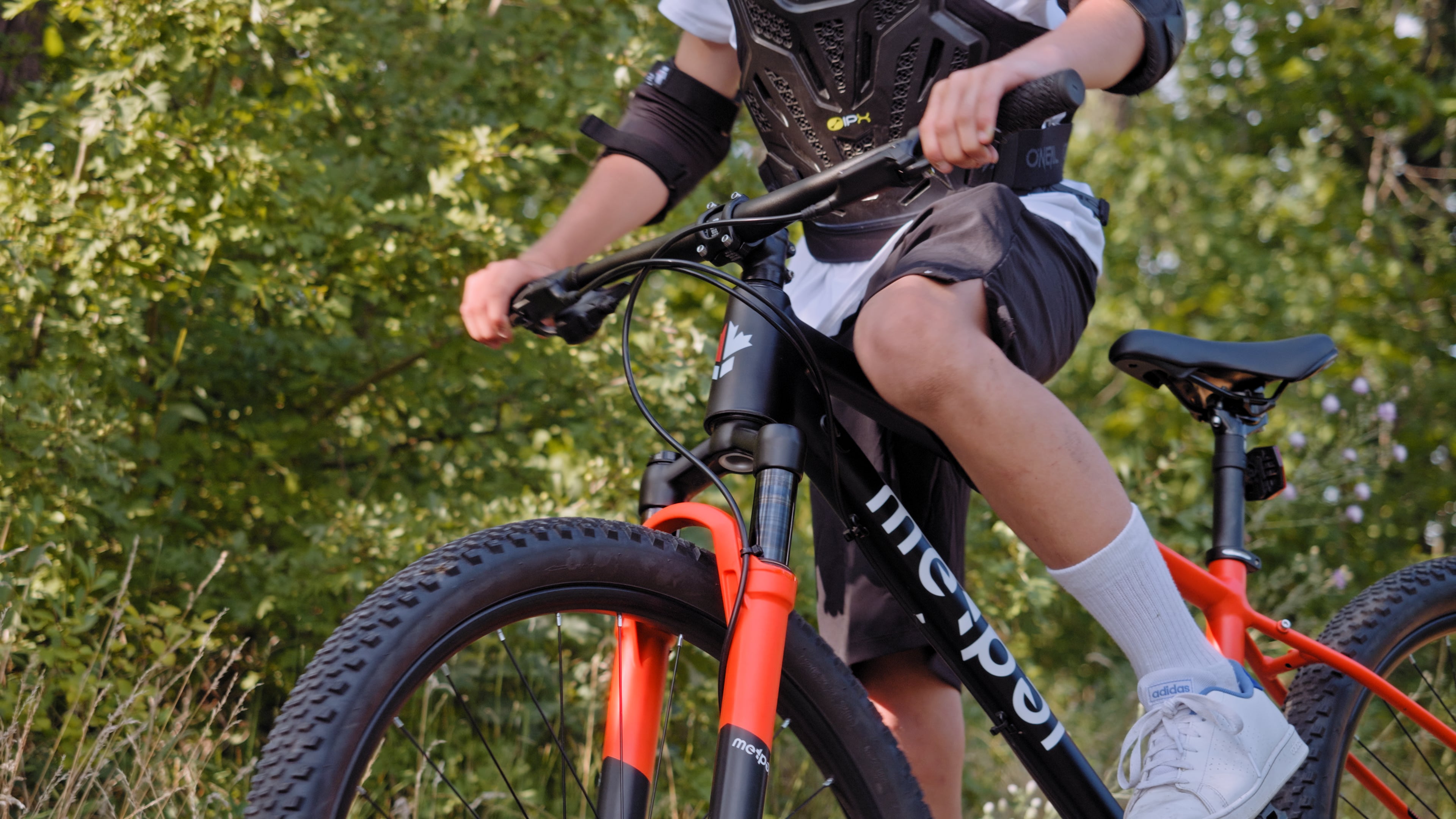 Mountainbike Kinderfahrrad mit Luftfedergabel RST und hydraulischen Bremsen