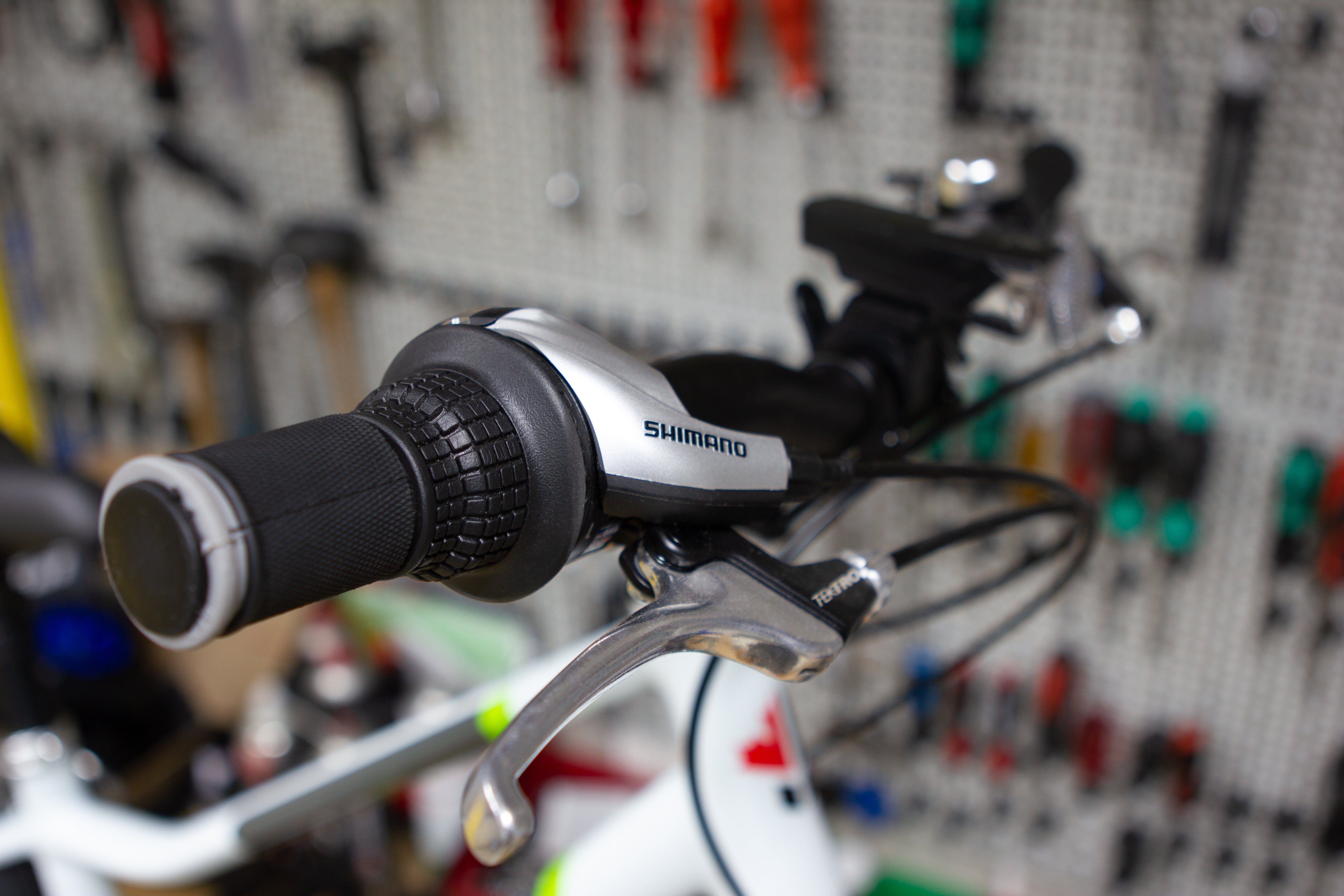 leichtes modernes Kinderfahrrad mit Shimano Komponenten für Qualität und Sicherheit